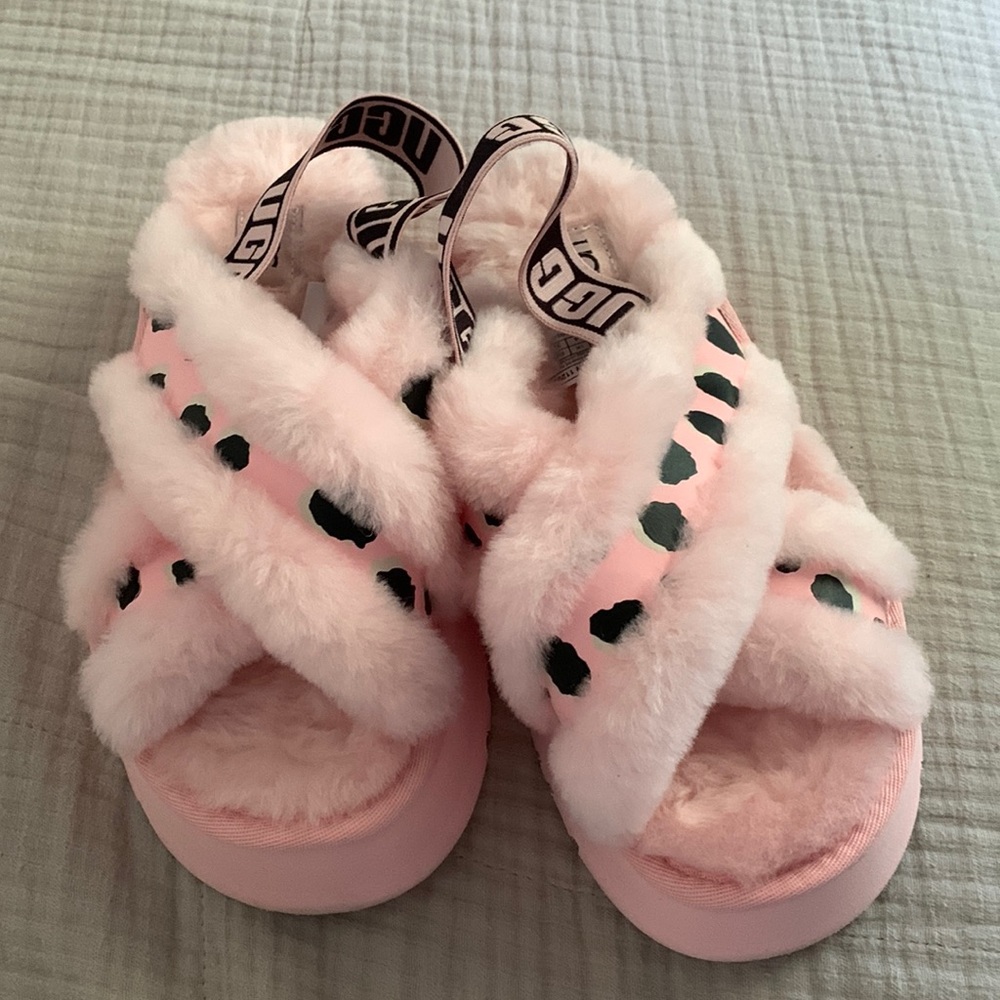 Size 6 PINK UGG SANDALS WITH LEOPARD PRINT